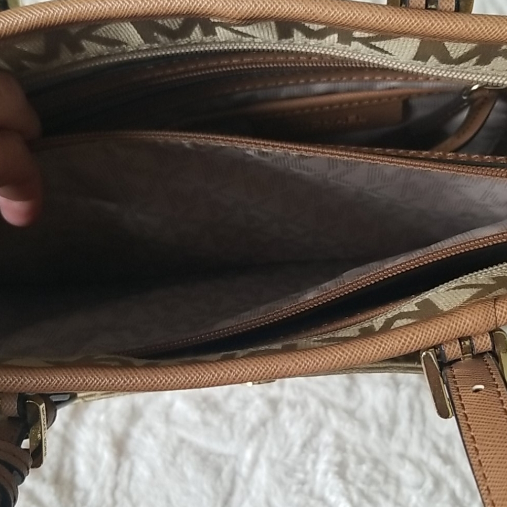 Authentic Michael Kors Purse - image 4